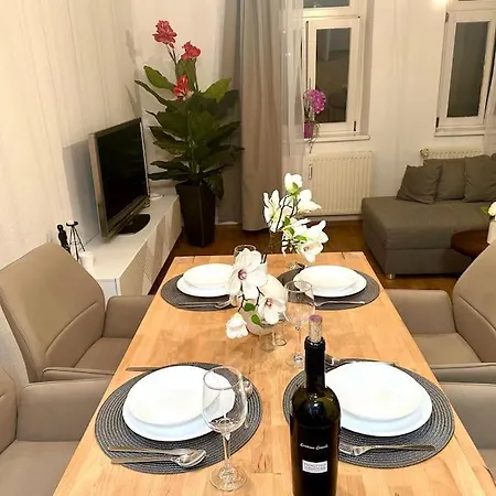 Modern Eingerichtete Im Stadtzentrum Kostenloser Parkplatz