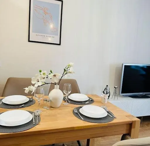 Modern Eingerichtete Im Stadtzentrum Kostenloser Parkplatz شقة *