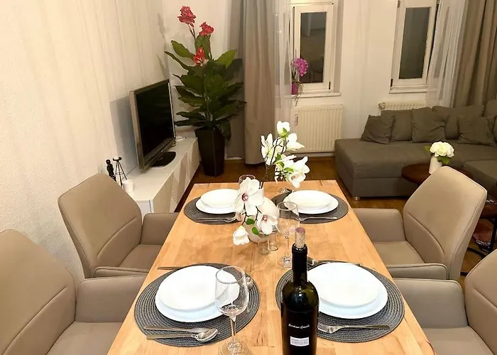 Modern Eingerichtete Im Stadtzentrum Kostenloser Parkplatz